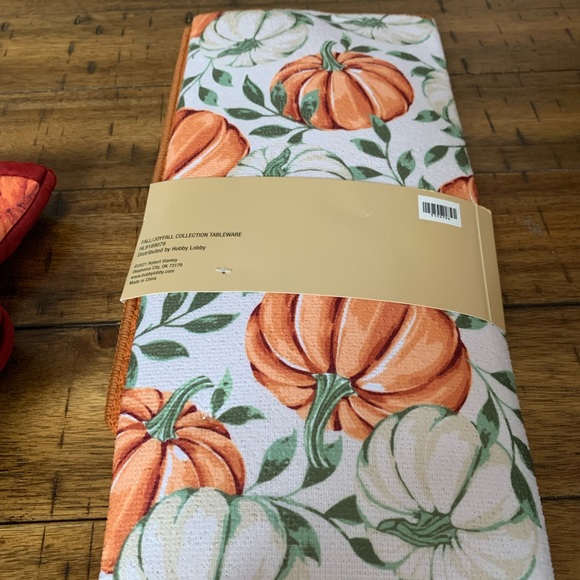 ROBERT STANLEY.
SIGNATURE COLLECTION
Drying Mat
15in x 20in (38.1cm x 50… - Picture 4 of 5